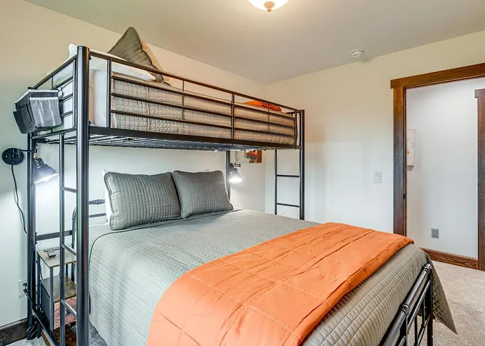Getaway Near Hiking, Skiing & Lakes! *