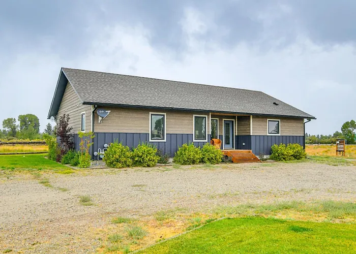 Getaway Near Hiking, Skiing & Lakes! Holiday home